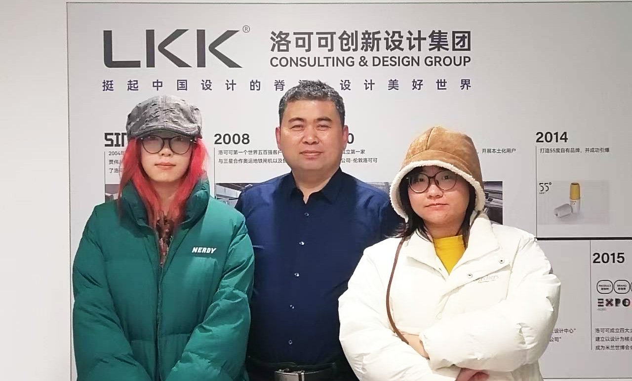 杨猛教授带领学生在洛可可设计集团实习